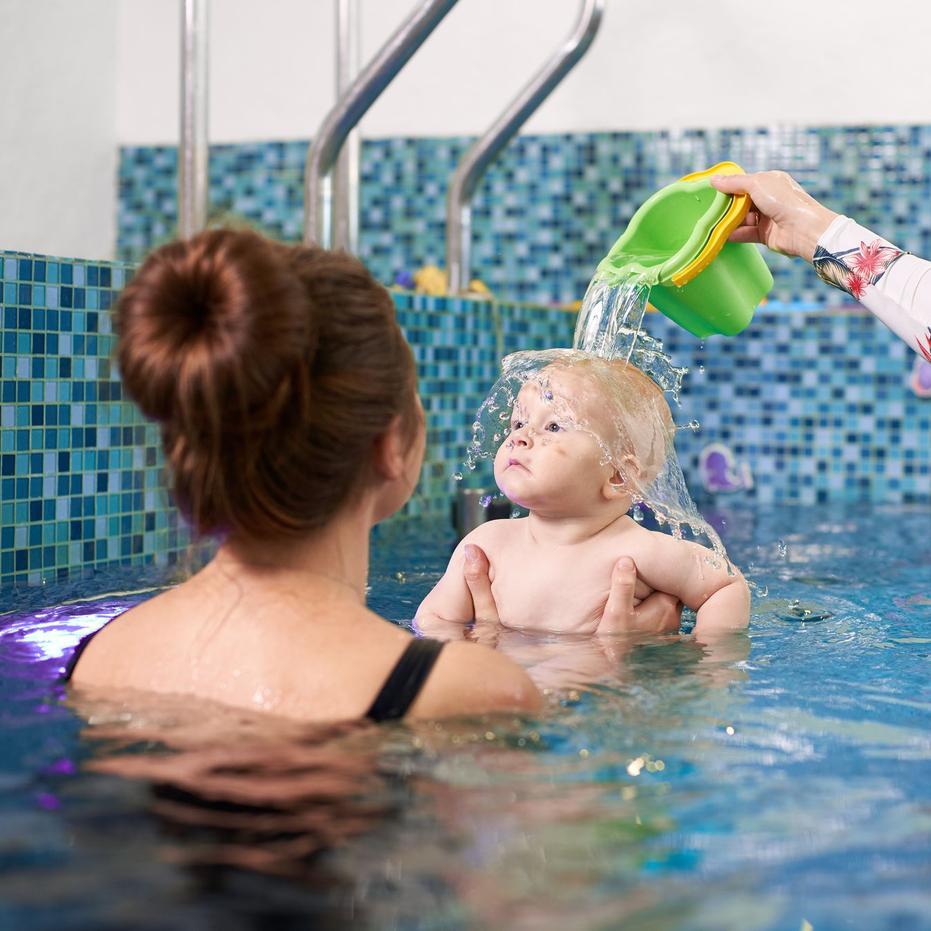 Séance de découverte de l'eau chez Les bébés nageurs à Gerpinnes